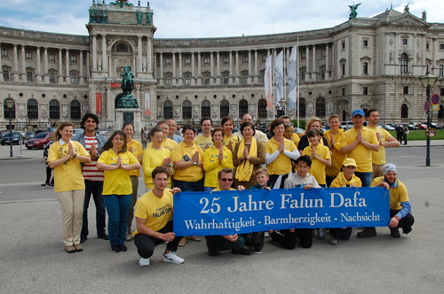 Falun-Dafa-Praktizierende in Österreich feiern das Jubiläum.
